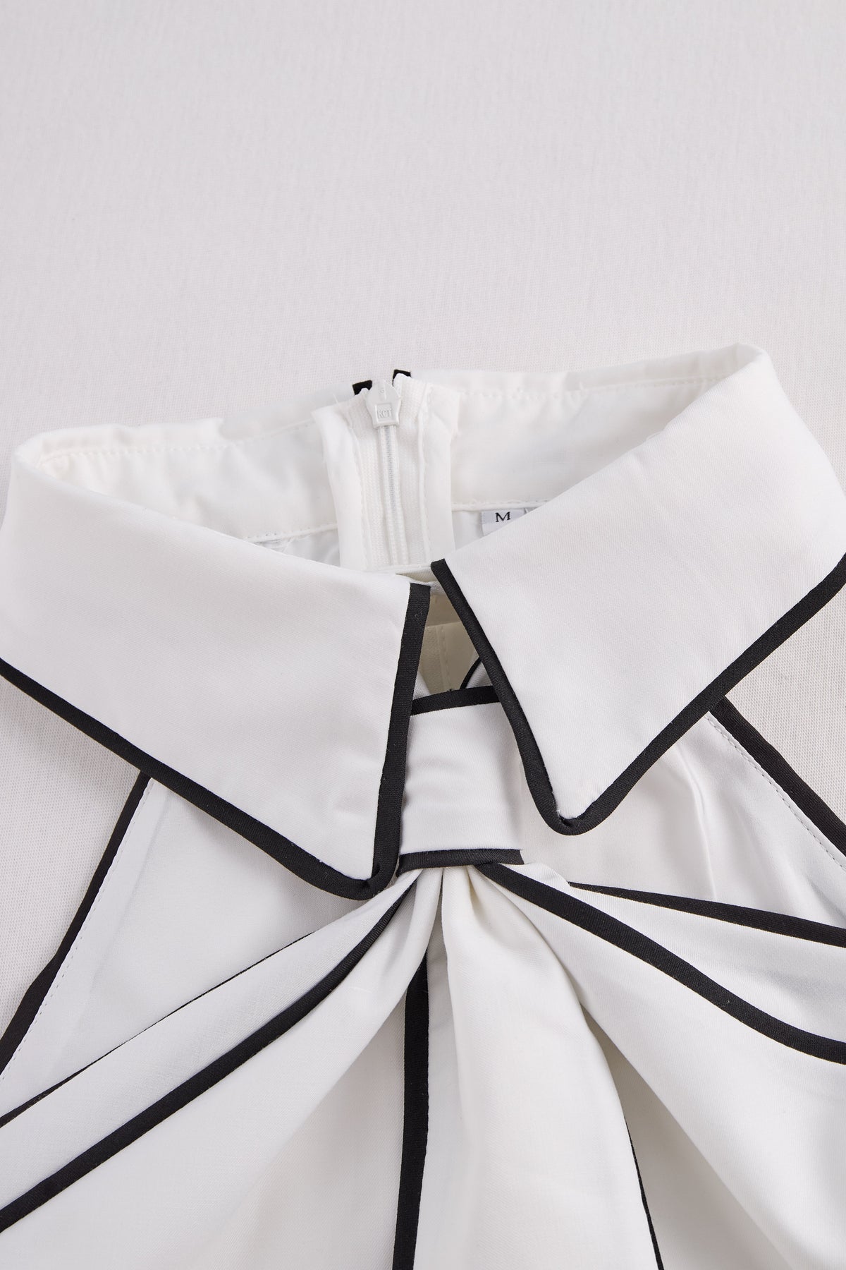Women’s Sleeveless Halter Blouse with Contrast Trim